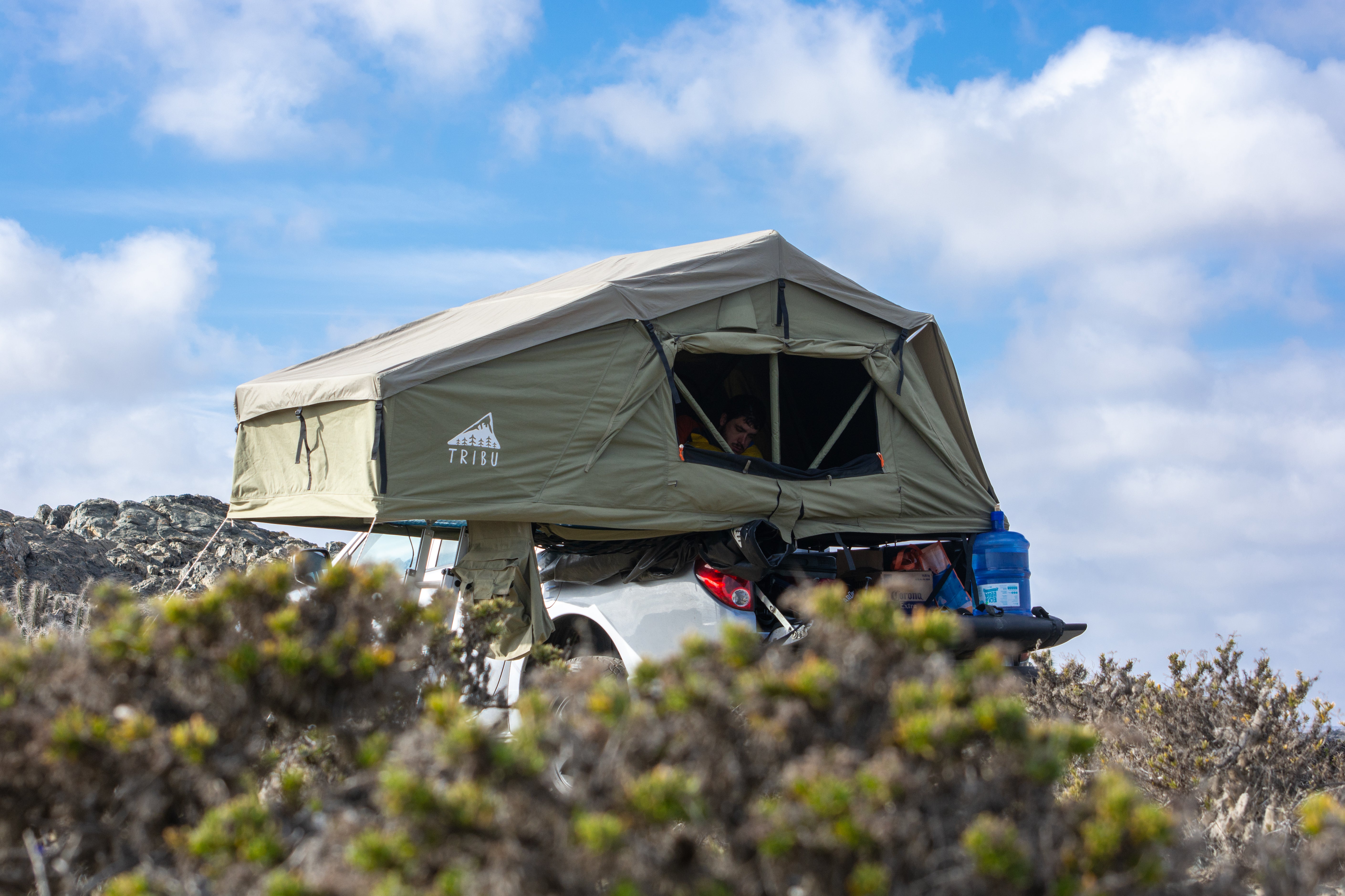 Carpa de Techo vs Carpa de Piso: ventajas, diferencias y cuál elegir según tu tipo de viaje